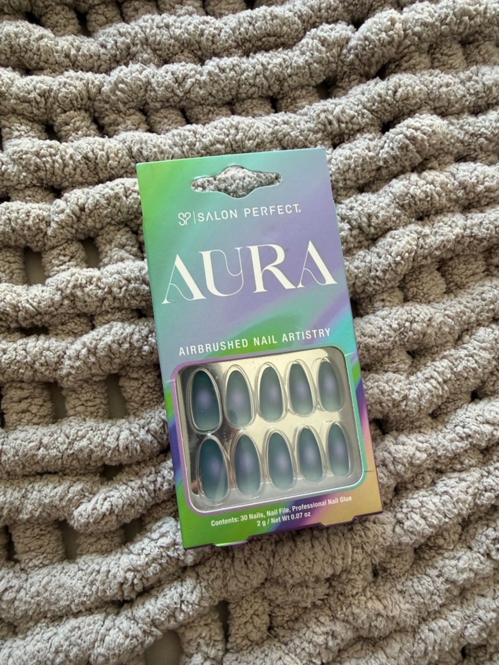 Salon Perfect Aura Press-On Nails in Iridescent